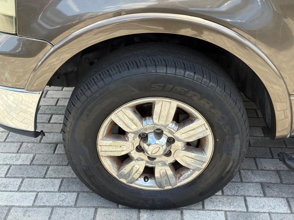 Ford F-150 Supercab 133" Lariat 2005