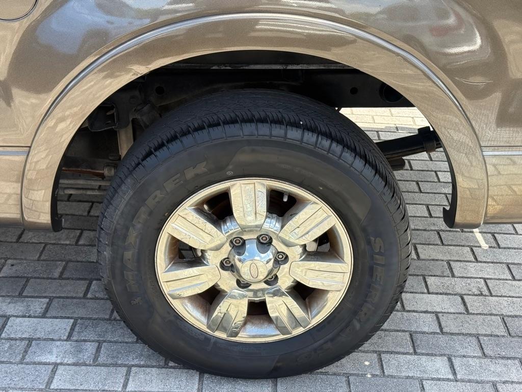 Ford F-150 Supercab 133" Lariat 2005