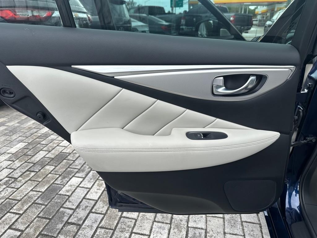 Infiniti Q50 LUXE RWD 2023