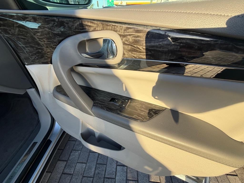 Buick Enclave FWD 4dr Leather 2014