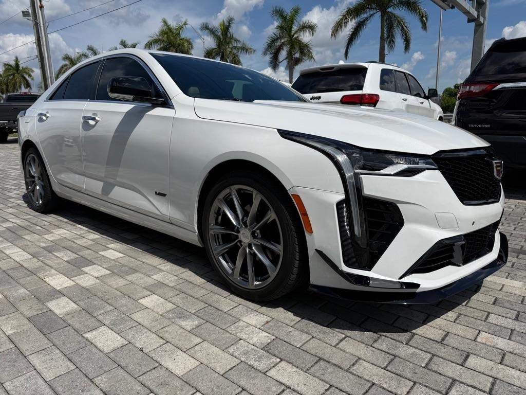 2022 Cadillac CT4 4dr Sdn Premium Luxury