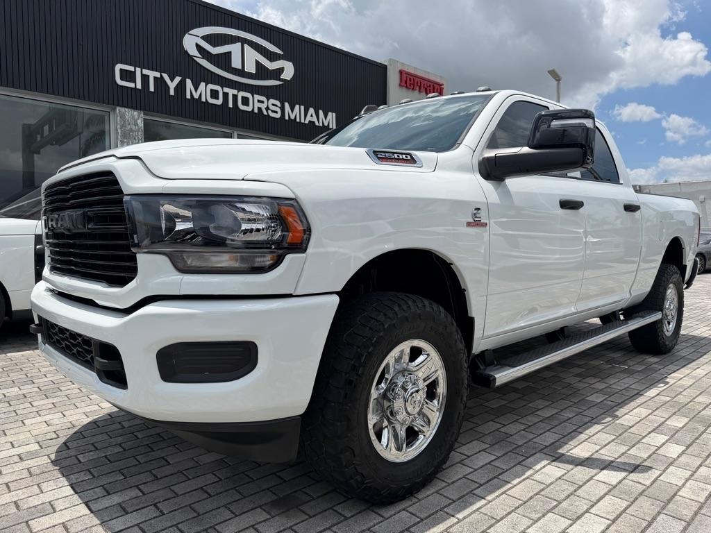 RAM 2500 Tradesman 4x4 Crew Cab 6'4" Box 2023