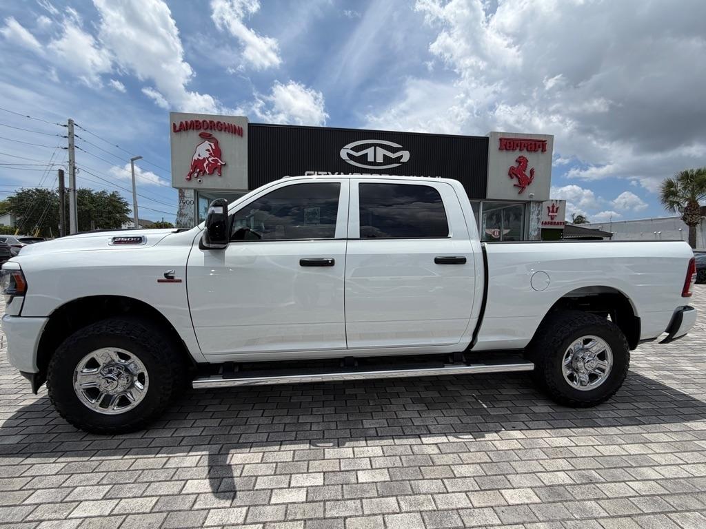 RAM 2500 Tradesman 4x4 Crew Cab 6'4" Box 2023