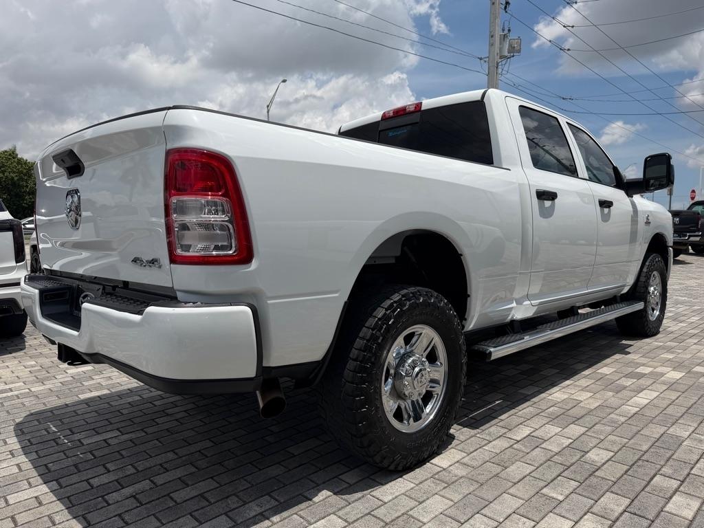 RAM 2500 Tradesman 4x4 Crew Cab 6'4" Box 2023