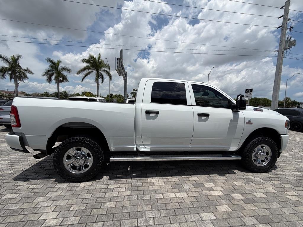 RAM 2500 Tradesman 4x4 Crew Cab 6'4" Box 2023