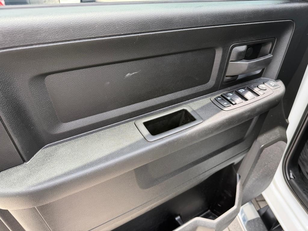 RAM 2500 Tradesman 4x4 Crew Cab 6'4" Box 2023
