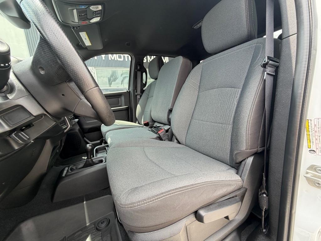 RAM 2500 Tradesman 4x4 Crew Cab 6'4" Box 2023