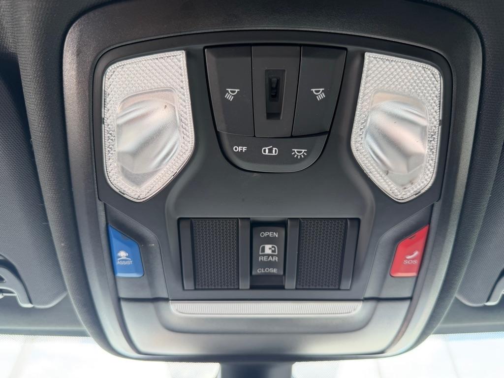 RAM 2500 Tradesman 4x4 Crew Cab 6'4" Box 2023