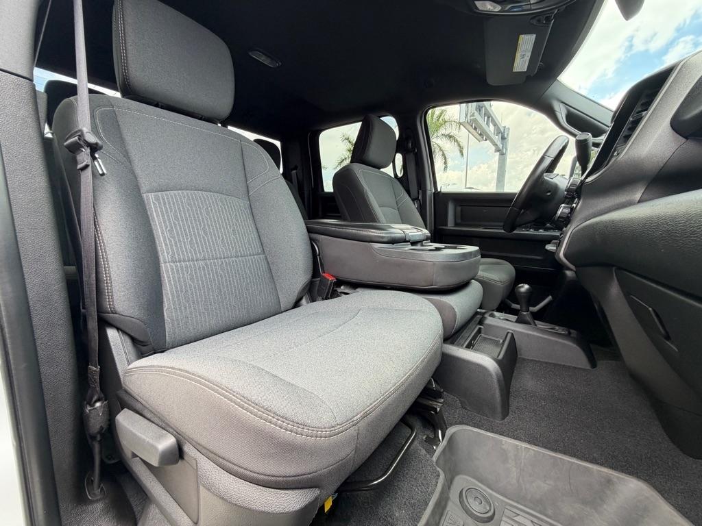 RAM 2500 Tradesman 4x4 Crew Cab 6'4" Box 2023