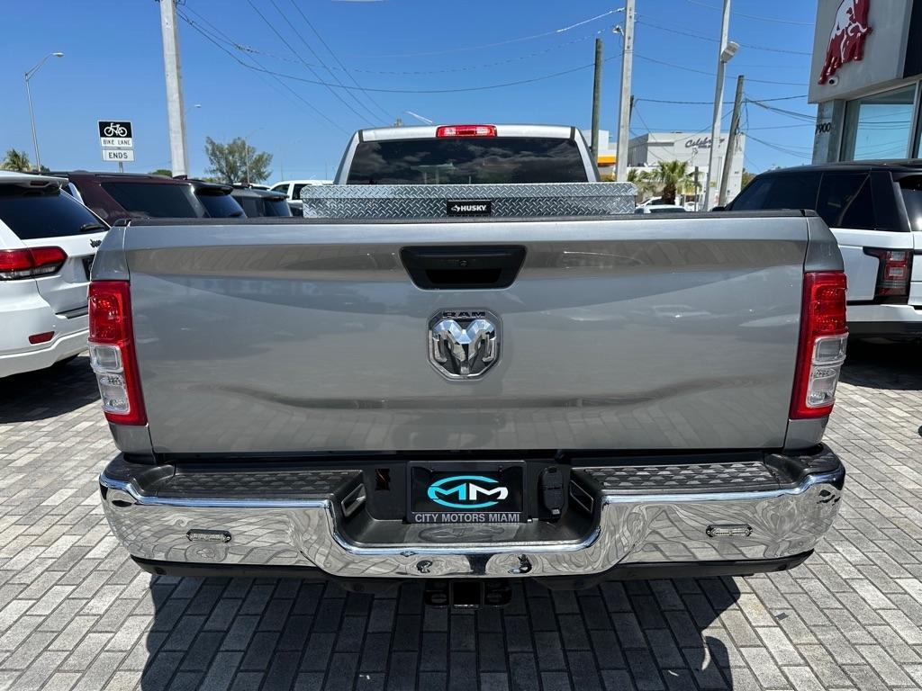 RAM 3500 Tradesman 4x4 Crew Cab 8' Box 2022