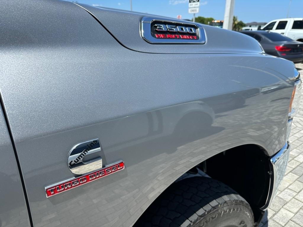 RAM 3500 Tradesman 4x4 Crew Cab 8' Box 2022