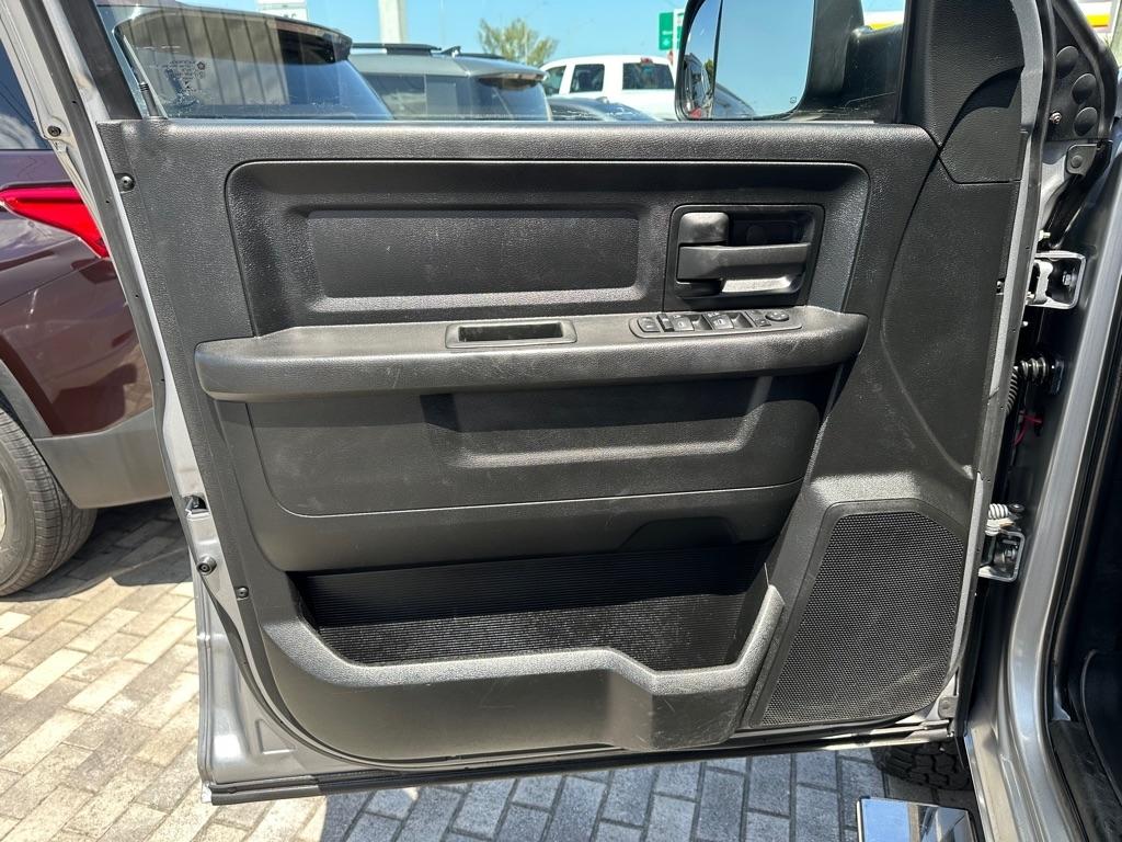 RAM 3500 Tradesman 4x4 Crew Cab 8' Box 2022