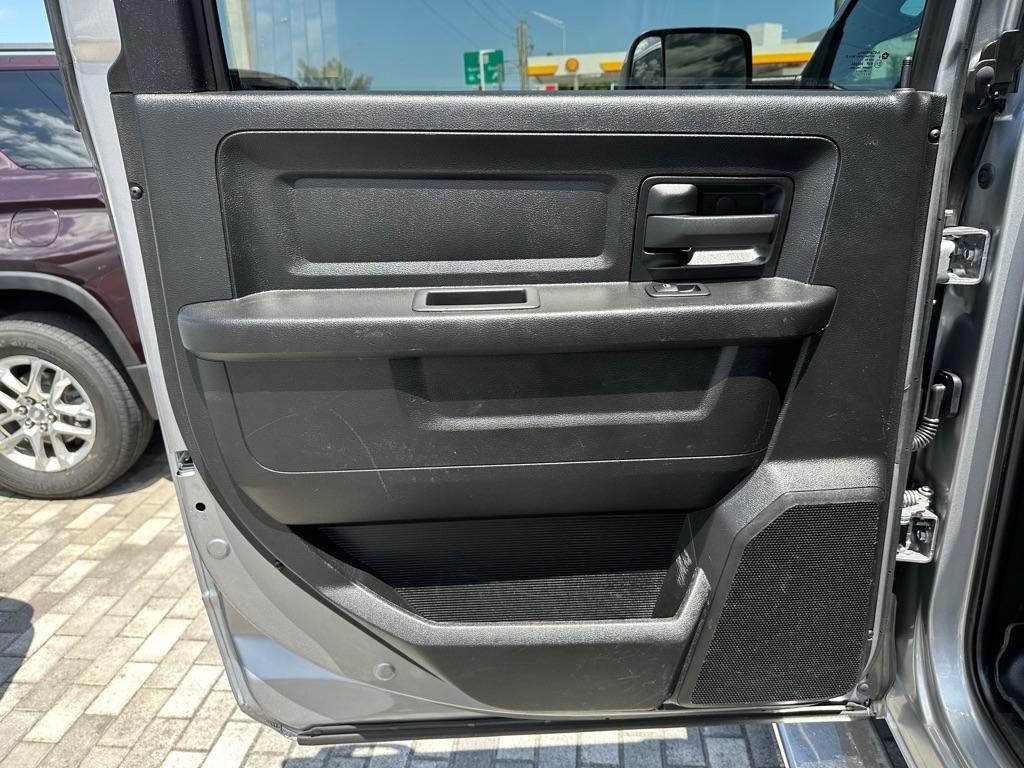 RAM 3500 Tradesman 4x4 Crew Cab 8' Box 2022