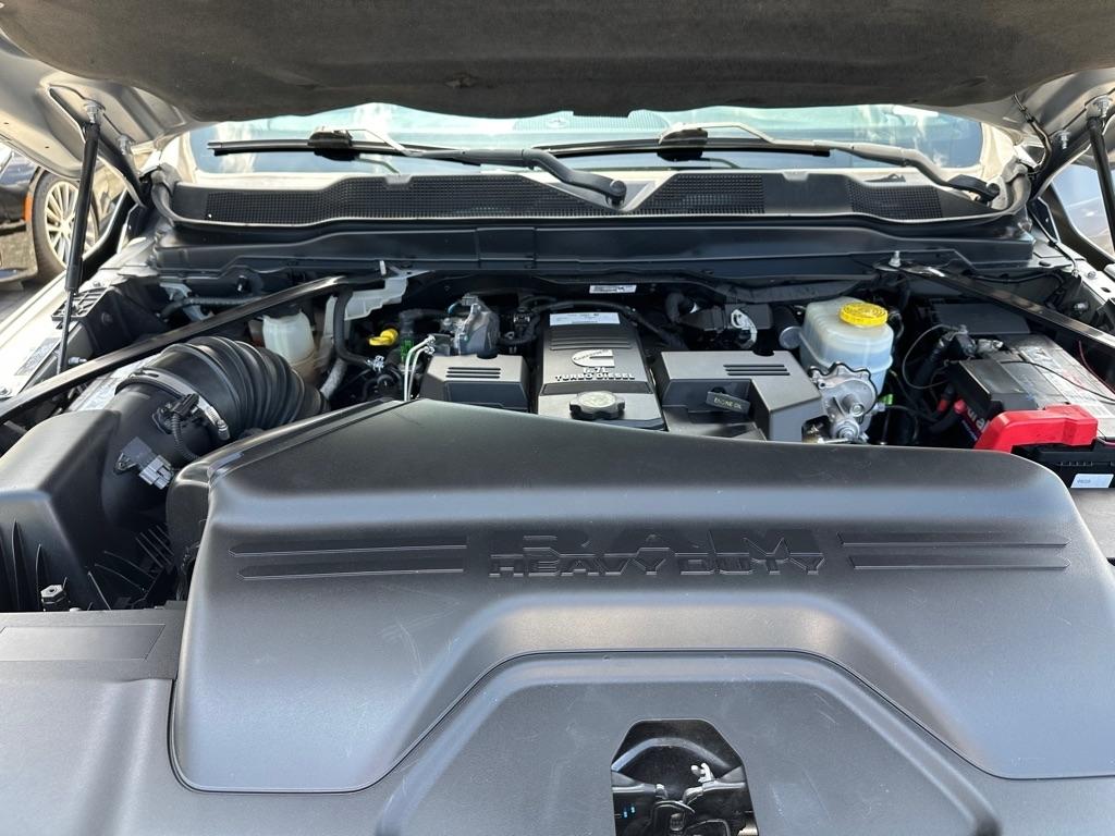 RAM 3500 Tradesman 4x4 Crew Cab 8' Box 2022