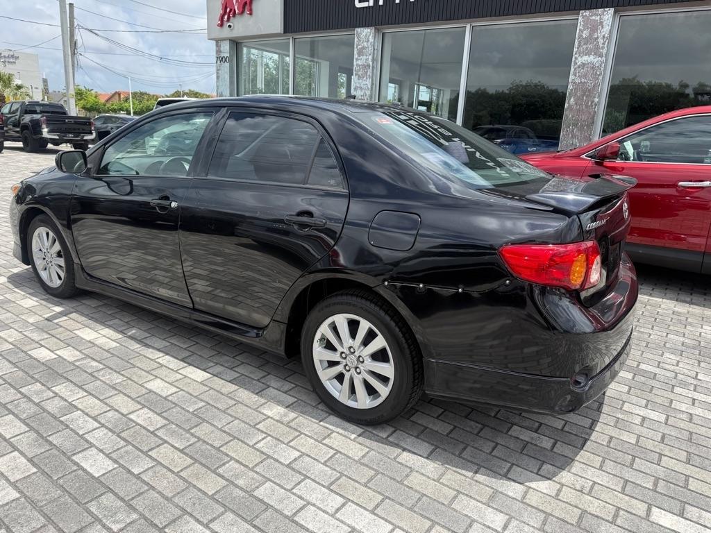 Toyota Corolla 4dr Sdn Man (Natl) 2010
