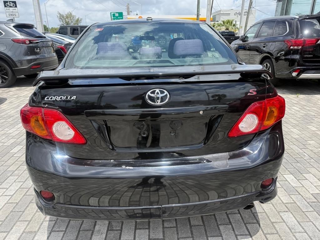 Toyota Corolla 4dr Sdn Man (Natl) 2010