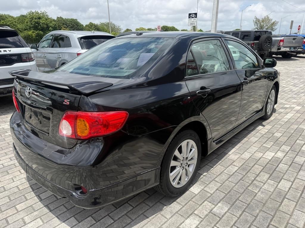 Toyota Corolla 4dr Sdn Man (Natl) 2010