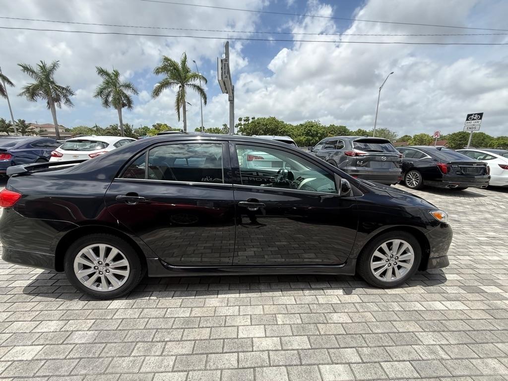 Toyota Corolla 4dr Sdn Man (Natl) 2010