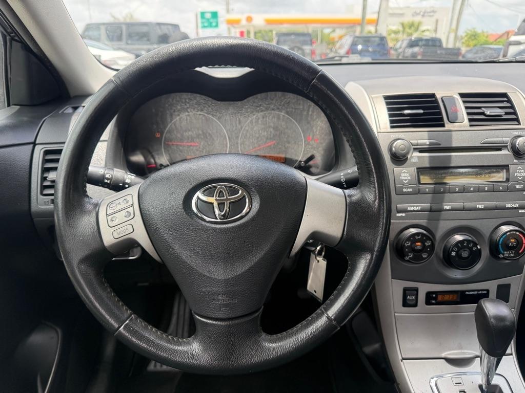 Toyota Corolla 4dr Sdn Man (Natl) 2010
