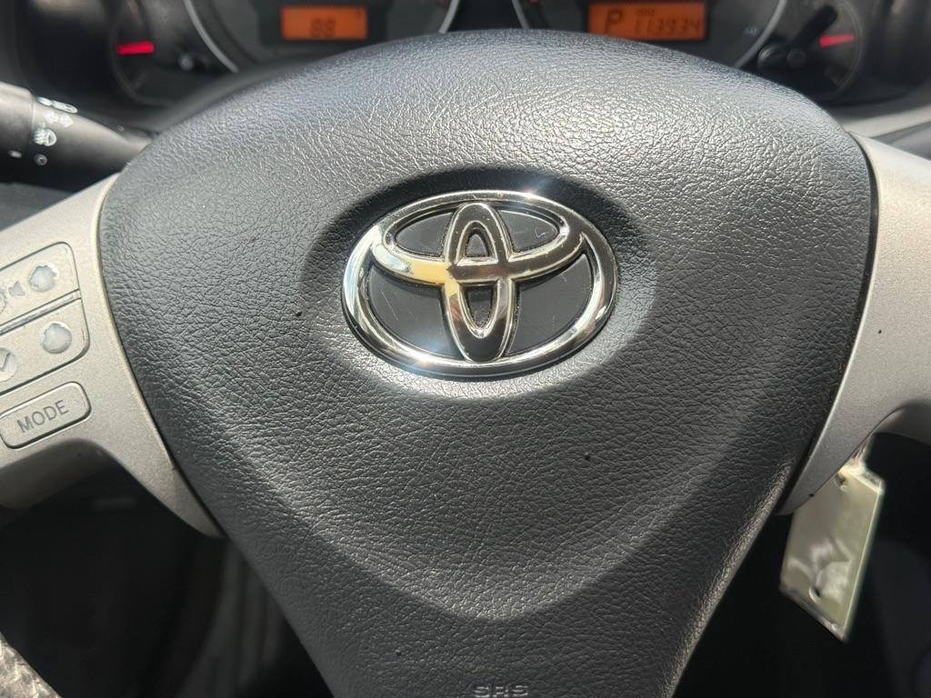Toyota Corolla 4dr Sdn Man (Natl) 2010