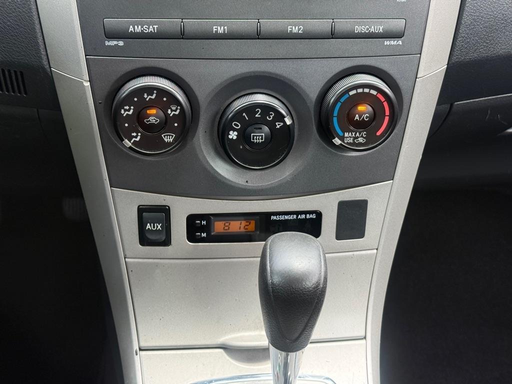 Toyota Corolla 4dr Sdn Man (Natl) 2010