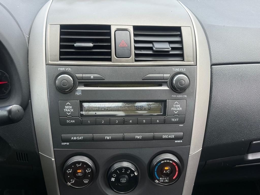 Toyota Corolla 4dr Sdn Man (Natl) 2010
