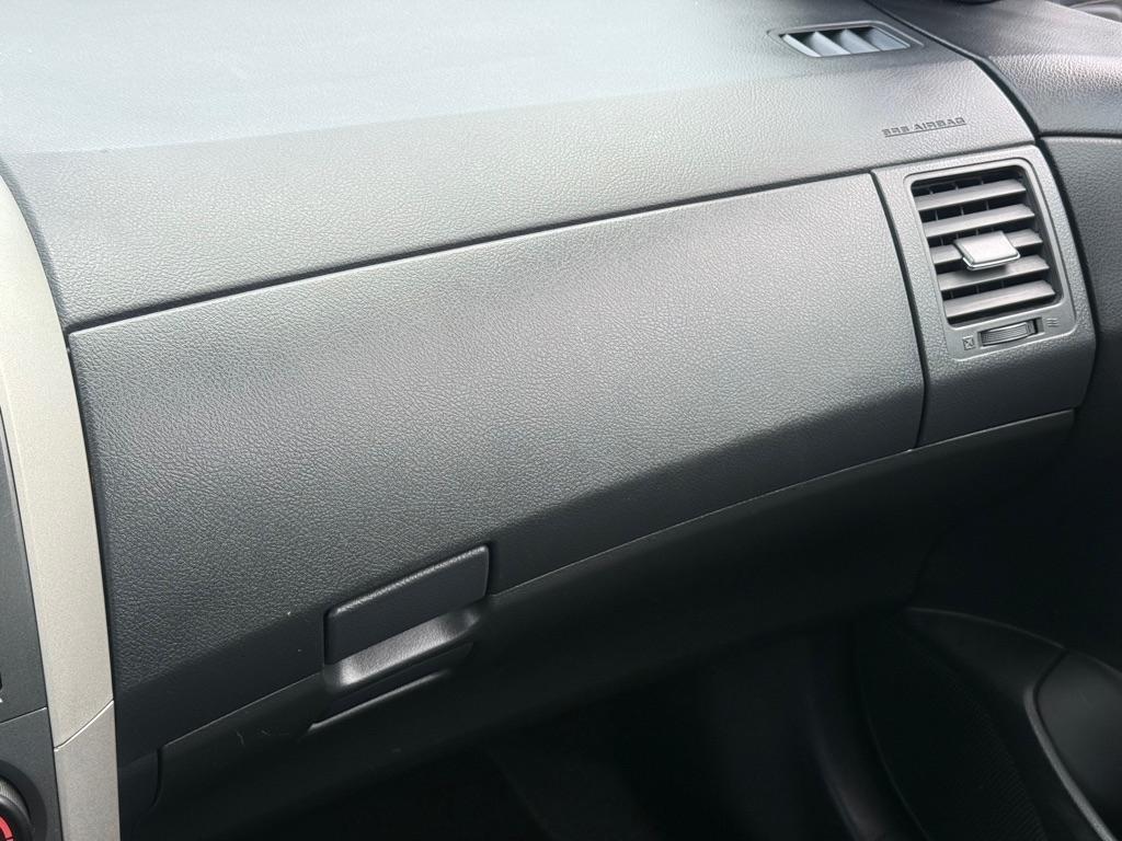 Toyota Corolla 4dr Sdn Man (Natl) 2010