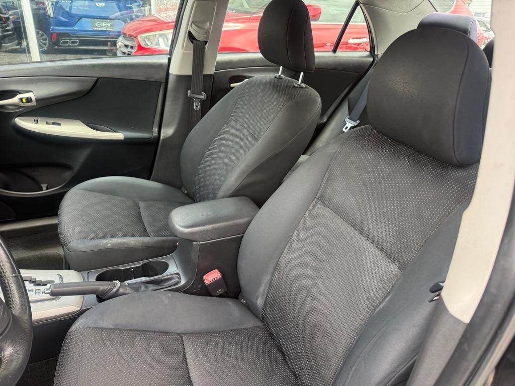Toyota Corolla 4dr Sdn Man (Natl) 2010