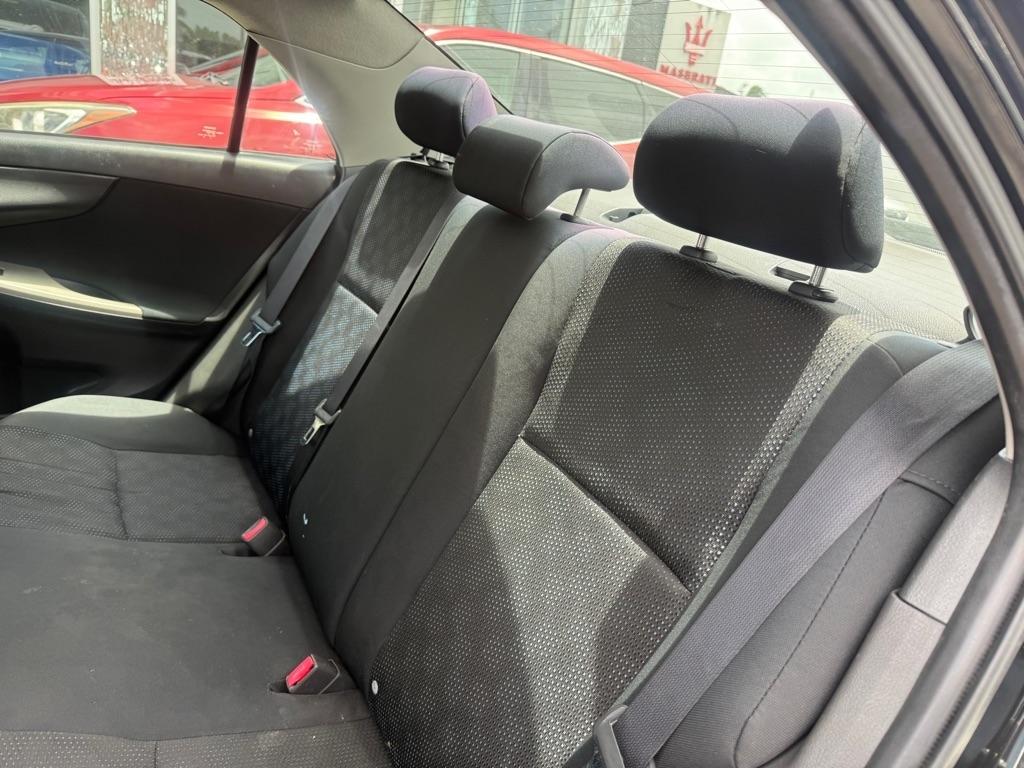 Toyota Corolla 4dr Sdn Man (Natl) 2010