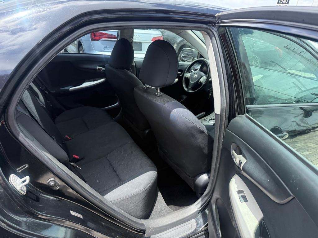 Toyota Corolla 4dr Sdn Man (Natl) 2010