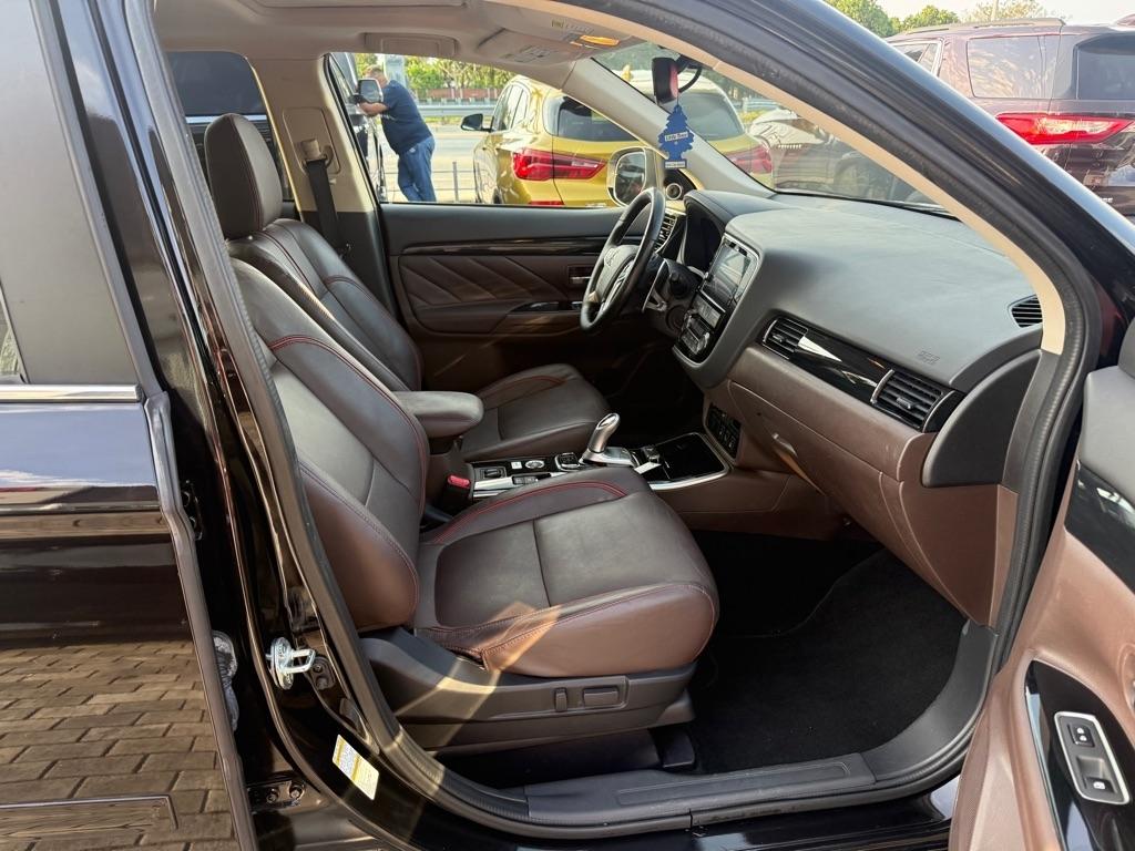 Mitsubishi Outlander PHEV SEL S-AWC 2018