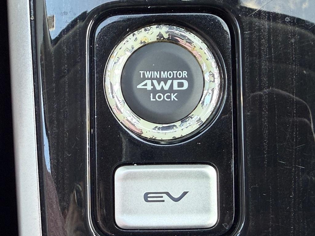 Mitsubishi Outlander PHEV SEL S-AWC 2018