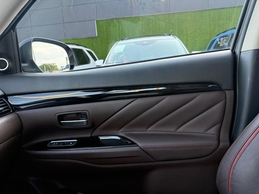 Mitsubishi Outlander PHEV SEL S-AWC 2018