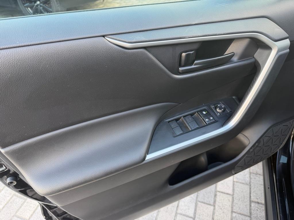 Toyota RAV4 LE AWD (Natl) 2025