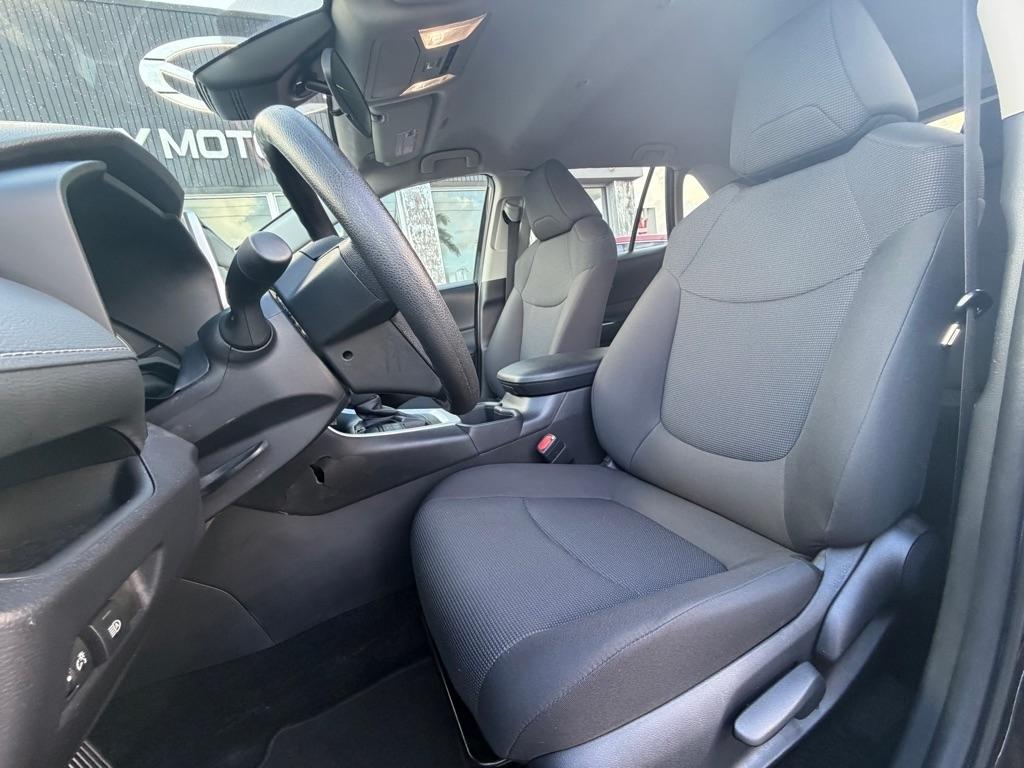 Toyota RAV4 LE AWD (Natl) 2025