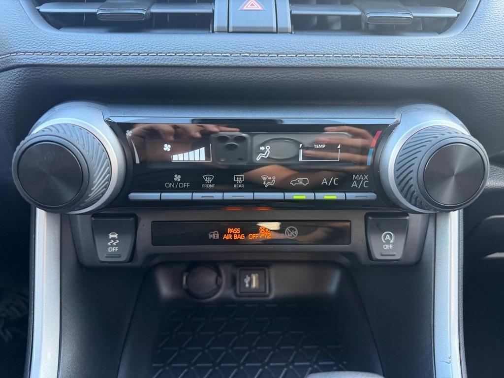 Toyota RAV4 LE AWD (Natl) 2025