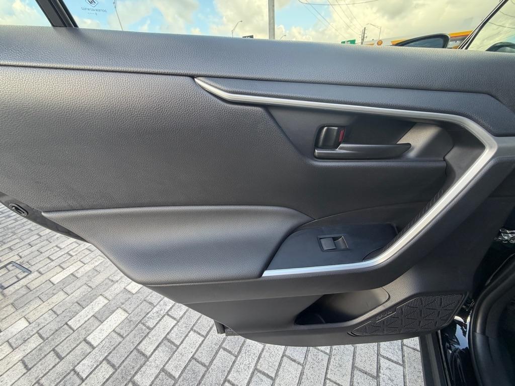 Toyota RAV4 LE AWD (Natl) 2025