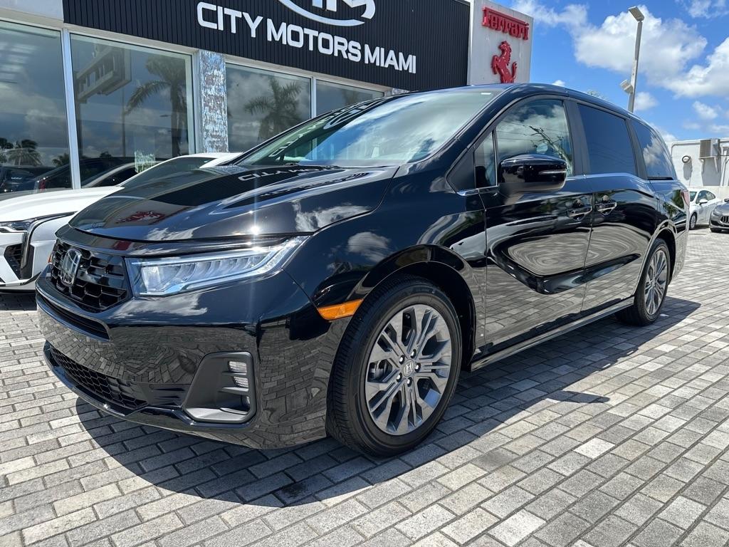Honda Odyssey Touring Auto 2025