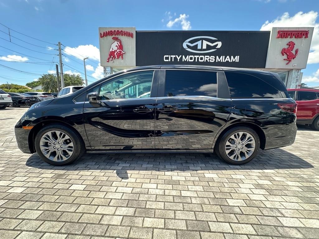 Honda Odyssey Touring Auto 2025