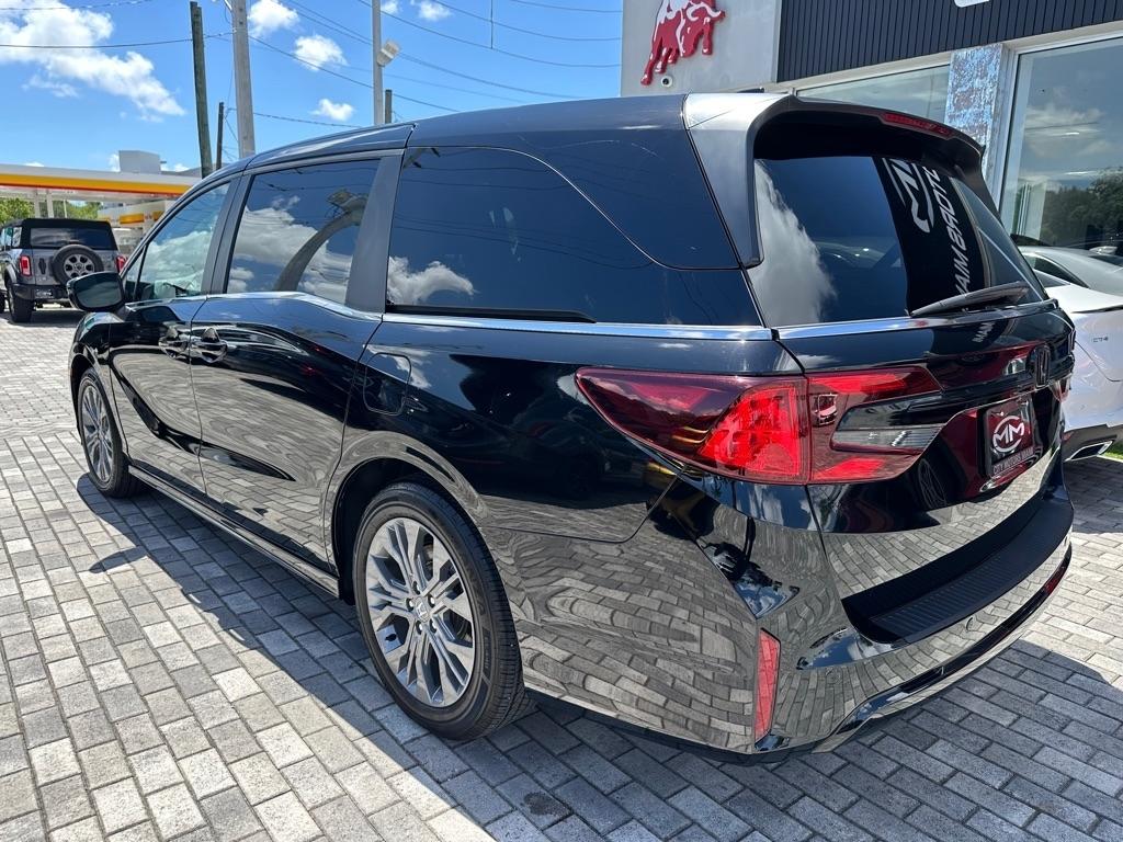 Honda Odyssey Touring Auto 2025