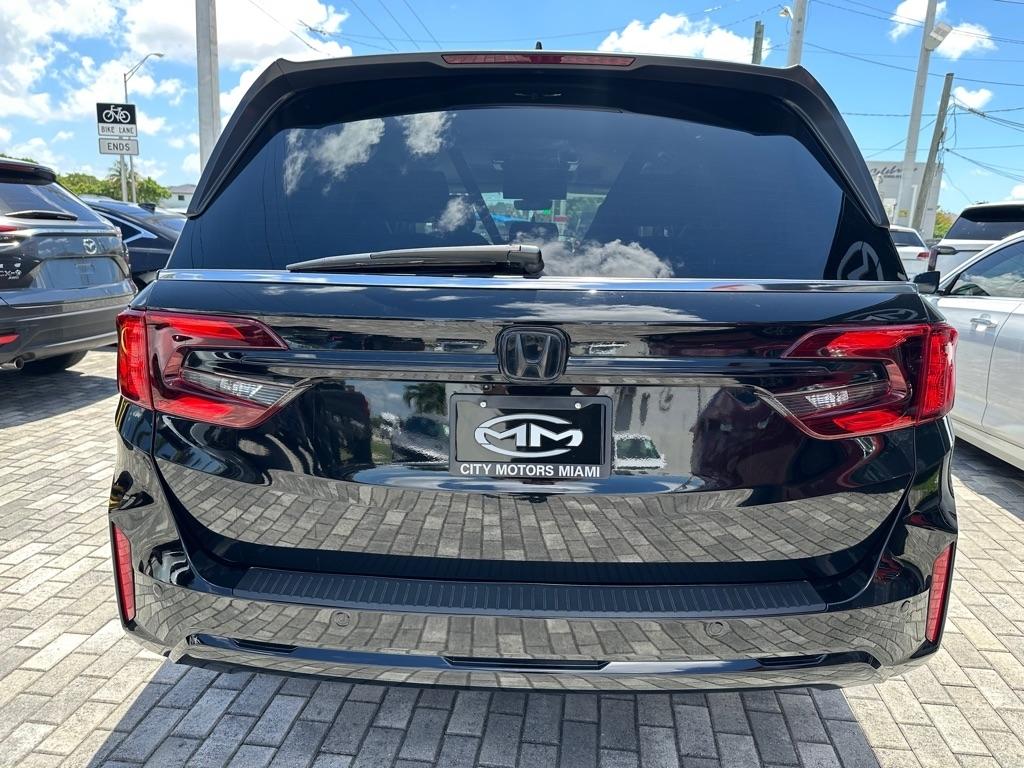 Honda Odyssey Touring Auto 2025