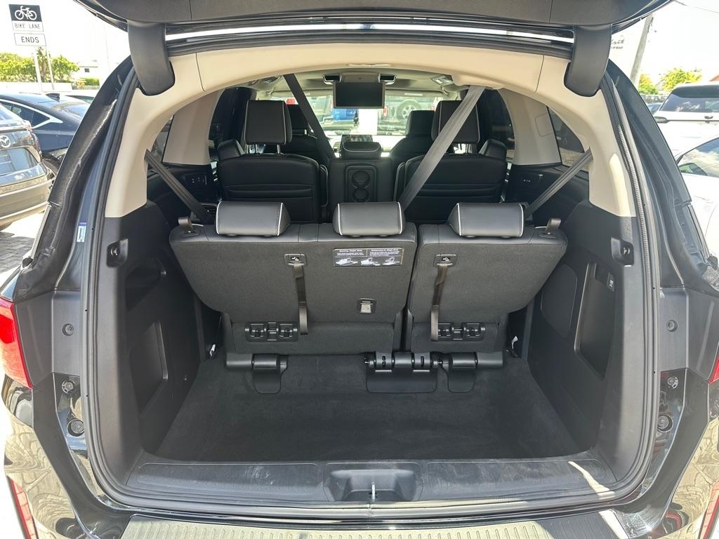 Honda Odyssey Touring Auto 2025