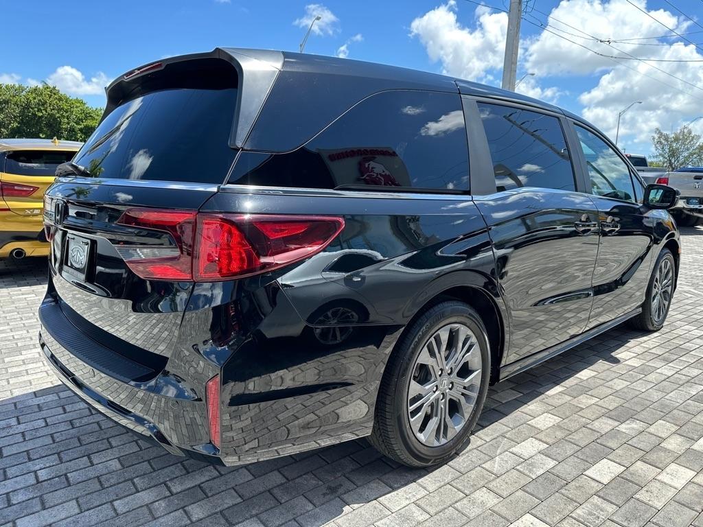 Honda Odyssey Touring Auto 2025