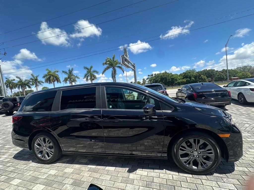 Honda Odyssey Touring Auto 2025