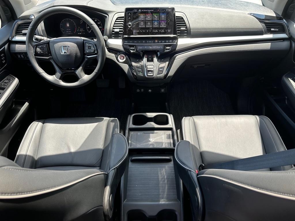 Honda Odyssey Touring Auto 2025