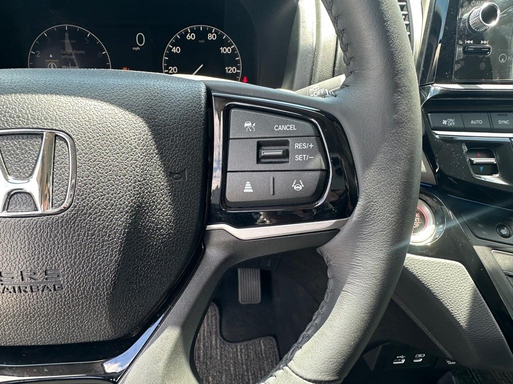 Honda Odyssey Touring Auto 2025
