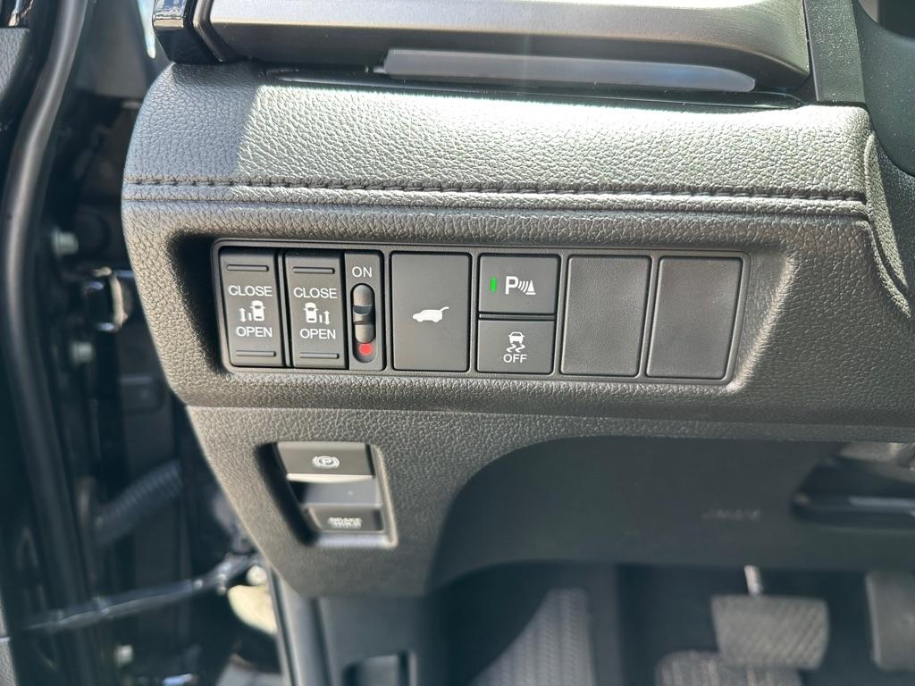 Honda Odyssey Touring Auto 2025