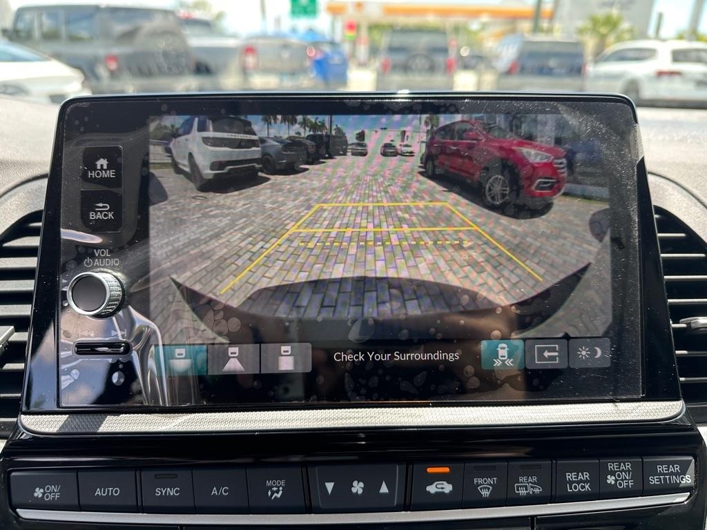 Honda Odyssey Touring Auto 2025
