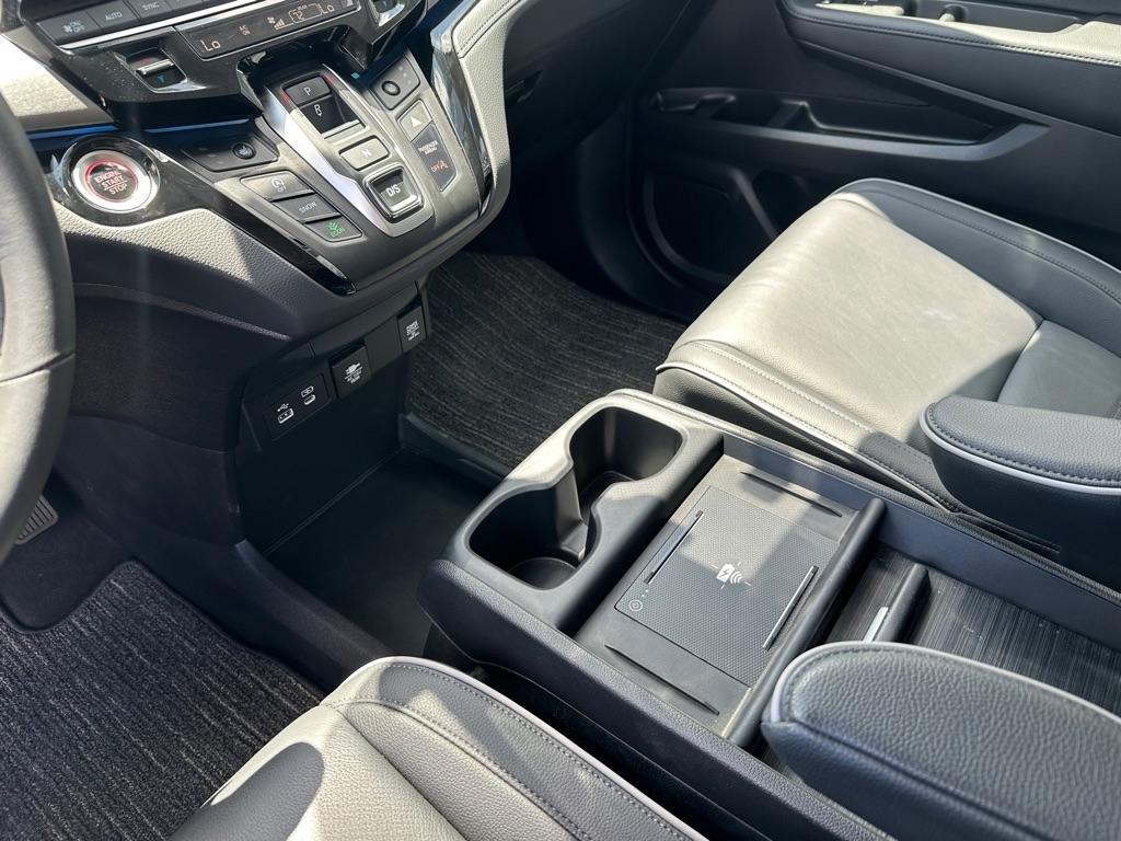 Honda Odyssey Touring Auto 2025