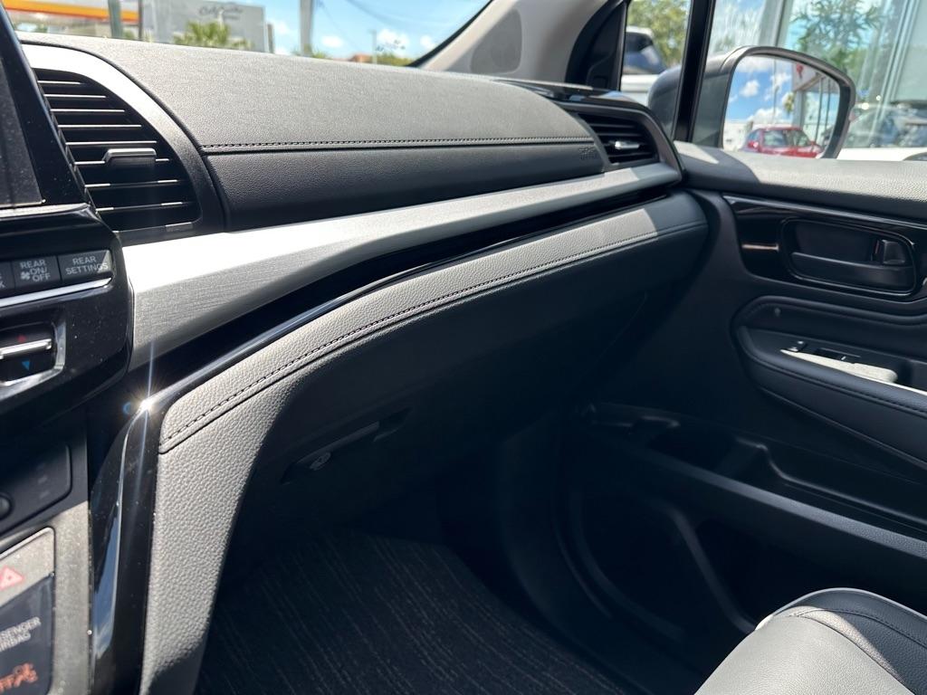 Honda Odyssey Touring Auto 2025